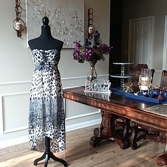 Charlotte Russe Strapless High Low Dress. Size M - Picture 6 of 17